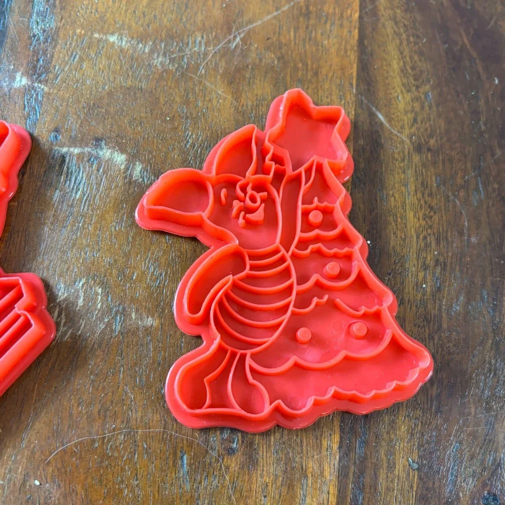 Vintage Disney Winnie the Pooh Christmas Cookie Cutters Tigger Piglet Red 2pc